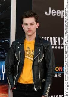 LOS ANGELES - JUN 20: Travis Tope at the Independence Day: Resurgence LA Premiere at the TCL Chinese Theater IMAX on June 20, 2016 in Los Angeles, CA  KathyxHutchins
