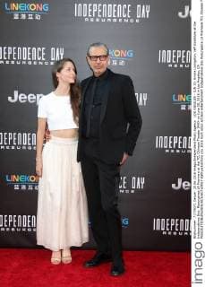 LOS ANGELES - JUN 20: Emilie Livingston, Jeff Goldblum at the Independence Day: Resurgence LA Premiere at the TCL Chinese Theater IMAX on June 20, 2016 in Los Angeles, CA  KathyxHutchins