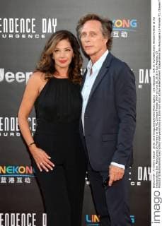 LOS ANGELES - JUN 20: Kymberly Kalil, William Fichtner at the Independence Day: Resurgence LA Premiere at the TCL Chinese Theater IMAX on June 20, 2016 in Los Angeles, CA  KathyxHutchins