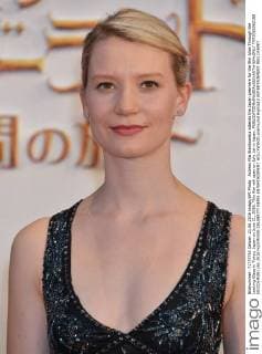 Actress Mia Wasikowska attends the Japan premiere for the film Alice Through the Looking Glass in Tokyo, Japan on June 21, 2016. This film will open on July 1st in Japan.  TKP2016062108 KEIZOxMORI