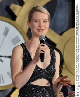 Actress Mia Wasikowska attends the Japan premiere for the film Alice Through the Looking Glass in Tokyo, Japan on June 21, 2016. This film will open on July 1st in Japan.  TKP2016062115 KEIZOxMORI