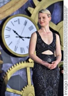 Mia Wasikowska bei der Premiere des Kinofilms Alice Through the Looking Glass Alice im Wunderland: Hinter den Spiegeln in den Toho Cinemas Roppongi Hills. Tokio, 21.06.2016 Foto:xK.xNarax xFuturexImage