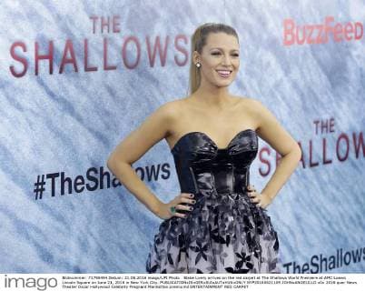 Blake Lively arrives on the red carpet at The Shallows World Premiere at AMC Loews Lincoln Square on June 21, 2016 in New York City.  NYP20160621109 JOHNxANGELILLO