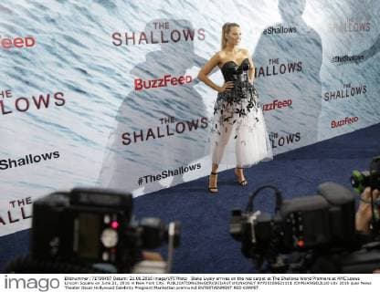 Blake Lively arrives on the red carpet at The Shallows World Premiere at AMC Loews Lincoln Square on June 21, 2016 in New York City.  NYP20160621111 JOHNxANGELILLO
