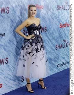 Blake Lively arrives on the red carpet at The Shallows World Premiere at AMC Loews Lincoln Square on June 21, 2016 in New York City.  NYP20160621113 JOHNxANGELILLO