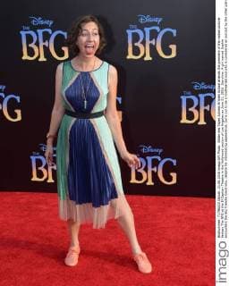 Bilder des Tages Actress Kristen Schaal attends the premiere of the motion picture fantasy The BFG at the El Capitan Theatre in the Hollywood section of Los Angeles on June 21, 2016. Storyline: A girl named Sophie encounters the Big Friendly Giant who, despite his intimidating appearance, turns out to be a kindhearted soul who is considered an outcast by the other giants because, unlike them, he refuses to eat children.  LAP2016062140 JIMxRUYMEN