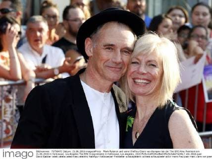 Mark Rylance und seine Ehefrau Claire van Kampen bei der The BFG Kino Premiere am 21.06.2016 in Hollywood, Los Angeles The BFG Kinopremiere in Hollywood, Los Angeles, 2016 