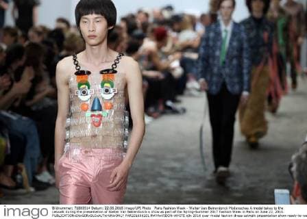 Paris Fashion Week - Walter Van Beirendonck Modenschau A model takes to the catwalk during the presentation of Walter Van Beirendonck s show as part of the Spring-Summer 2017 Fashion Week in Paris on June 22, 2016.  PAR201606101 MAYAxVIDON-WHITE