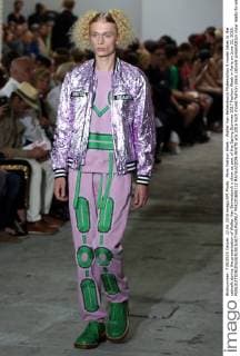 Paris Fashion Week - Walter Van Beirendonck Modenschau A model takes to the catwalk during the presentation of Walter Van Beirendonck s show as part of the Spring-Summer 2017 Fashion Week in Paris on June 22, 2016.  PAR201606112 MAYAxVIDON-WHITE