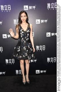 Filmpremiere Independence Day: Wiederkehr in Peking BEIJING, CHINA - JUNE 22: (CHINA OUT) Actress Angelababy attends the premiere of German director Roland Emmerich s film Independence Day: Resurgence on June 22, 2016 in Beijing, China.  CFP487043240