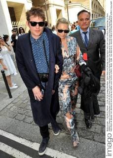 Kate Moss und Nikolai von Bismarck nach der Louis Vuitton Modenschau in Paris 208923 Clément Prioli Starface 2016-06-23 Paris France Kate Moss and boyfriend Nikolai Von Bismarck leaving Louis Vuitton Fashion Show. Kate Moss et Nikolai Von Bismarck a la sortie du Defile Louis Vuitton a Paris. Moss, Kate; Von Bismarck, Nikolaï  Copyright: xClémentxPriolix STAR_208923_006