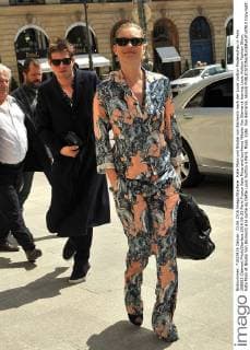 Kate Moss und Nikolai von Bismarck nach der Louis Vuitton Modenschau in Paris 208923 Clément Prioli Starface 2016-06-23 Paris France Kate Moss and boyfriend Nikolai Von Bismarck leaving Louis Vuitton Fashion Show. Kate Moss et Nikolai Von Bismarck a la sortie du Defile Louis Vuitton a Paris. Moss, Kate; Von Bismarck, Nikolaï  Copyright: xClémentxPriolix STAR_208923_012