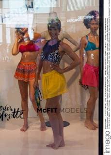 Isabell Horn und McFIT Models - Die McFIT Models, ihr neuestes Model Schauspielerin Isabell Horn und die Galeries Lafayette zeigen viel Haut in sexy Sommeroutfits, kombiniert mit buntem Bodypainting am 23.06.2016 in Berlin. McFIT Models - Fashon Show
