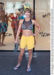 Isabell Horn und McFIT Models - Die McFIT Models, ihr neuestes Model Schauspielerin Isabell Horn und die Galeries Lafayette zeigen viel Haut in sexy Sommeroutfits, kombiniert mit buntem Bodypainting am 23.06.2016 in Berlin. McFIT Models - Fashon Show