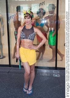 Isabell Horn und McFIT Models - Die McFIT Models, ihr neuestes Model Schauspielerin Isabell Horn und die Galeries Lafayette zeigen viel Haut in sexy Sommeroutfits, kombiniert mit buntem Bodypainting am 23.06.2016 in Berlin. McFIT Models - Fashon Show