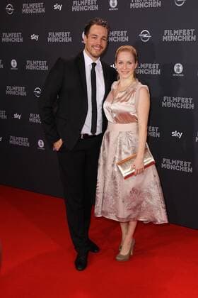 Jasmin Schwiers und Jan van Weyde bei der Eröffnung vom Filmfest München mit der Kino Premiere von Toni Erdmann am 23.06.2016 in München Eroeffnung Opening Filmfest Muenchen 2016 