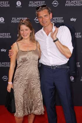 Götz Otto und seine Ehefrau Sabine bei der Eröffnung vom Filmfest München mit der Kino Premiere von Toni Erdmann am 23.06.2016 in München Eroeffnung Opening Filmfest Muenchen 2016 