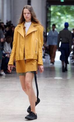 Paris Fashion Week - Etudes Modenschau A model takes to the catwalk during the presentation of Etudes show as part of the Spring-Summer 2017 Fashion Week in Paris on June 25, 2016.  PAR20160625108 MAYAxVIDON-WHITE