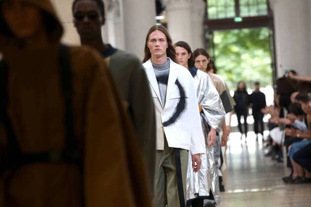 Paris Fashion Week - Etudes Modenschau A model takes to the catwalk during the presentation of Etudes show as part of the Spring-Summer 2017 Fashion Week in Paris on June 25, 2016.  PAR20160625101 MAYAxVIDON-WHITE