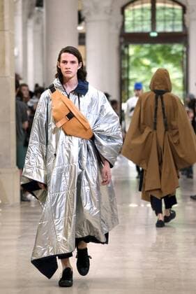 Paris Fashion Week - Etudes Modenschau A model takes to the catwalk during the presentation of Etudes show as part of the Spring-Summer 2017 Fashion Week in Paris on June 25, 2016.  PAR20160625102 MAYAxVIDON-WHITE