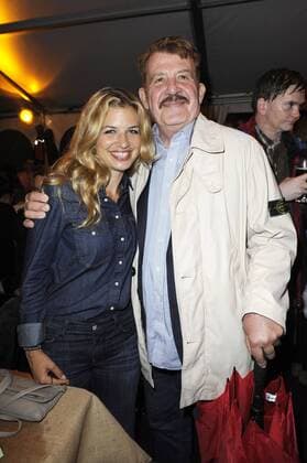 Susan Sideropoulos mit Vater Pierro Sideropoulos bei der Premiere von Der Schatz im Silbersee bei den Karl-May-Spielen Bad Segeberg im Freilichttheater am Kalkberg. Bad Segeberg, 25.06.2016 Foto:xU.xGeislerx xFuturexImage