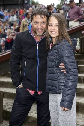 Patrick Bach mit Tochter Sienna bei der Premiere von Der Schatz im Silbersee bei den Karl-May-Spielen Bad Segeberg im Freilichttheater am Kalkberg. Bad Segeberg, 25.06.2016 Foto:xS.xGabschx xFuturexImage