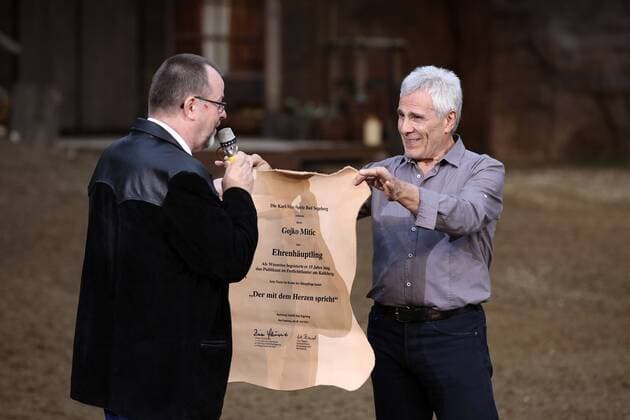 Dieter Schönfeld und Gojko Mitic bei der Premiere von Der Schatz im Silbersee bei den Karl-May-Spielen Bad Segeberg im Freilichttheater am Kalkberg. Bad Segeberg, 25.06.2016 Foto:xS.xGabschx xFuturexImage