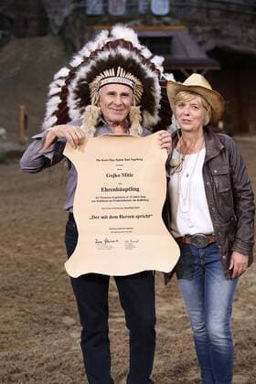 Gojko Mitic und Ute Thienel bei der Premiere von Der Schatz im Silbersee bei den Karl-May-Spielen Bad Segeberg im Freilichttheater am Kalkberg. Bad Segeberg, 25.06.2016 Foto:xS.xGabschx xFuturexImage