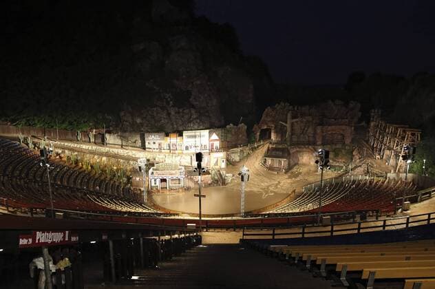 Wegen starkem Regen Abbruch der Premiere von Der Schatz im Silbersee bei den Karl-May-Spielen Bad Segeberg im Freilichttheater am Kalkberg. Bad Segeberg, 25.06.2016 Foto:xS.xGabschx xFuturexImage