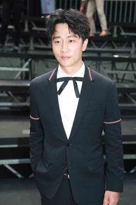 PARIS, FRANCE - JUNE 25: Chinese actor Huang Xuan arrives at the Dior Homme Menswear Spring Summer 2017 show as part of Paris Fashion Week on June 25, 2016 in Paris, France.  CFP487236413