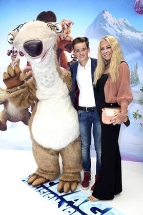 Bilder des Tages Jenny Elvers mit Sohn Paul bei der Premiere des Kinofilms Ice Age - Kollision voraus! Ice Age: Collision Course im Cinestar Sony Center. Berlin, 26.06.2016 Foto:xS.xGabschx xFuturexImage