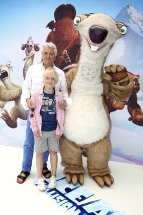 Henry Hübchen mit Enkel Luke bei der Premiere des Kinofilms Ice Age - Kollision voraus! Ice Age: Collision Course im Cinestar Sony Center. Berlin, 26.06.2016 Foto:xS.xGabschx xFuturexImage