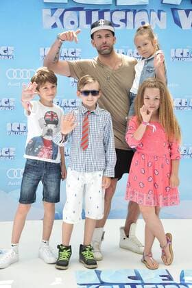 Deutschlandpremiere ICE AGE Kollision Voraus Jay Khan und Kinder Ankunft zur Deutschlandpremiere ICE AGE Kollision Voraus im Cine Star SonyCenter in Berlin 26.06.2016