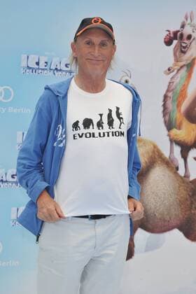 Deutschlandpremiere ICE AGE Kollision Voraus Otto Gerhard Waalkes Ankunft zur Deutschlandpremiere ICE AGE Kollision Voraus im Cine Star SonyCenter in Berlin 26.06.2016