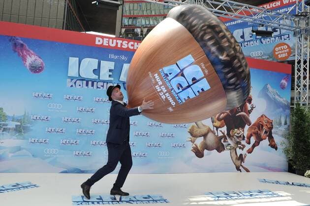 Deutschlandpremiere ICE AGE Kollision Voraus BEN, buergerlich, Bernhard Albrecht Matthias Lasse Bluemel Ankunft zur Deutschlandpremiere ICE AGE Kollision Voraus im Cine Star SonyCenter in Berlin 26.06.2016