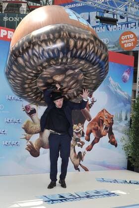 Deutschlandpremiere ICE AGE Kollision Voraus BEN, buergerlich, Bernhard Albrecht Matthias Lasse Bluemel Ankunft zur Deutschlandpremiere ICE AGE Kollision Voraus im Cine Star SonyCenter in Berlin 26.06.2016