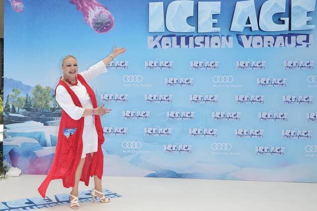 Deutschlandpremiere ICE AGE Kollision Voraus Barbara Schoene Ankunft zur Deutschlandpremiere ICE AGE Kollision Voraus im Cine Star SonyCenter in Berlin 26.06.2016