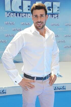 Deutschlandpremiere ICE AGE Kollision Voraus Leonard Freier, Bachekor Ankunft zur Deutschlandpremiere ICE AGE Kollision Voraus im Cine Star SonyCenter in Berlin 26.06.2016
