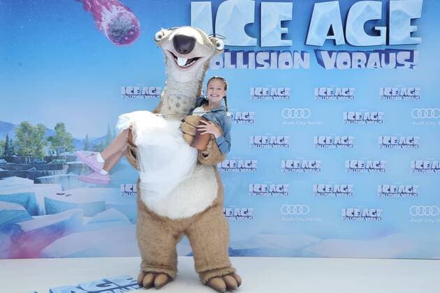 Deutschlandpremiere ICE AGE Kollision Voraus Faye Montana, SID Ankunft zur Deutschlandpremiere ICE AGE Kollision Voraus im Cine Star SonyCenter in Berlin 26.06.2016