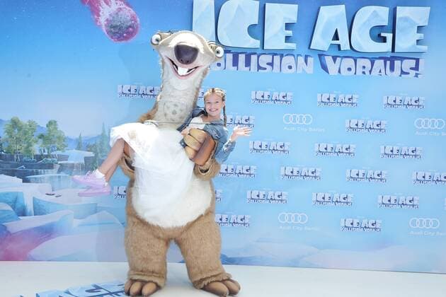 Deutschlandpremiere ICE AGE Kollision Voraus Faye Montana, SID Ankunft zur Deutschlandpremiere ICE AGE Kollision Voraus im Cine Star SonyCenter in Berlin 26.06.2016