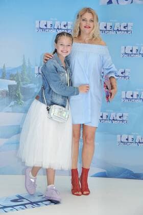 Deutschlandpremiere ICE AGE Kollision Voraus Anne-Sophie Briest mit Tochter Faye Montana Ankunft zur Deutschlandpremiere ICE AGE Kollision Voraus im Cine Star SonyCenter in Berlin 26.06.2016