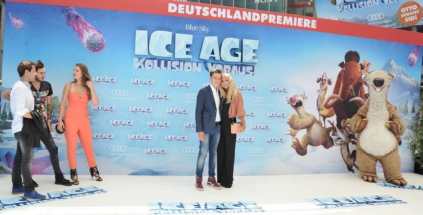 Deutschlandpremiere ICE AGE Kollision Voraus Rocko Stark, Joelina Drews, Marc Aurel Zeeb, Jenny Elvers mit Sohn Paul, SID Ankunft zur Deutschlandpremiere ICE AGE Kollision Voraus im Cine Star SonyCenter in Berlin 26.06.2016