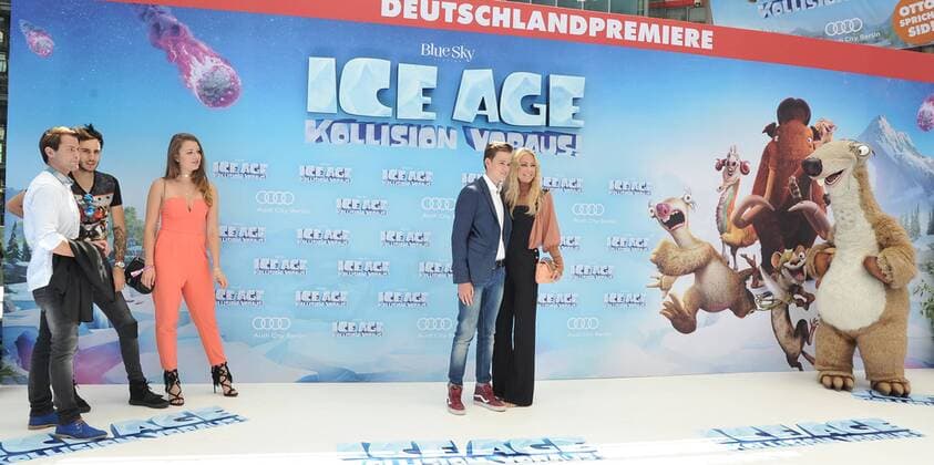 Deutschlandpremiere ICE AGE Kollision Voraus Rocko Stark, Joelina Drews, Marc Aurel Zeeb, Jenny Elvers mit Sohn Paul, SID Ankunft zur Deutschlandpremiere ICE AGE Kollision Voraus im Cine Star SonyCenter in Berlin 26.06.2016