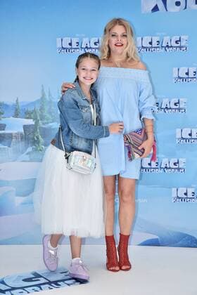 Faye Montana Briest und ihre Mutter Anne-Sophie Briest bei der Ice Age- Kollision Voraus Kino Premiere am 26.06.2016 in Berlin Ice Age-Kollision VorausÒ Kinopremiere 2016 in Berlin 