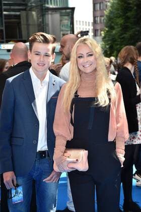 Jenny Elvers und ihr Sohn Paul Jolig bei der Ice Age- Kollision Voraus Kino Premiere am 26.06.2016 in Berlin Ice Age-Kollision VorausÒ Kinopremiere 2016 in Berlin 