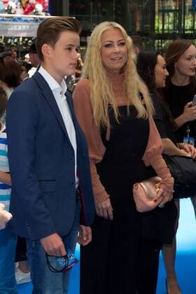Jenny Elvers mit Sohn Paul Jolig - Deutschlandpremiere ICA AGE - KOLLISION VORAUS im CINESTAR SONY CENTER in Berlin am 26.06.2016. Deutschlandpremiere ICE AGE - KOLLISION VORAUS