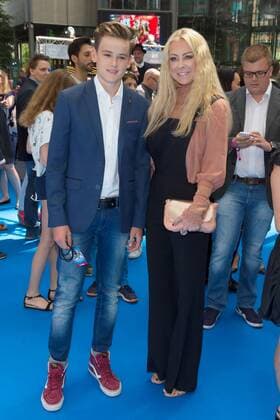 Jenny Elvers mit Sohn Paul Jolig - Deutschlandpremiere ICA AGE - KOLLISION VORAUS im CINESTAR SONY CENTER in Berlin am 26.06.2016. Deutschlandpremiere ICE AGE - KOLLISION VORAUS