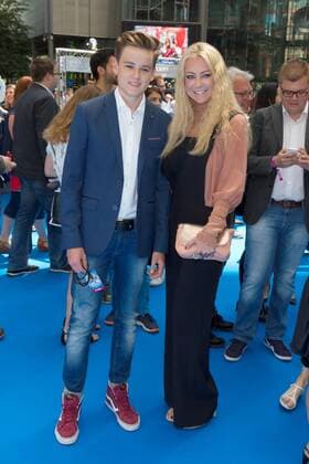 Jenny Elvers mit Sohn Paul Jolig - Deutschlandpremiere ICA AGE - KOLLISION VORAUS im CINESTAR SONY CENTER in Berlin am 26.06.2016. Deutschlandpremiere ICE AGE - KOLLISION VORAUS