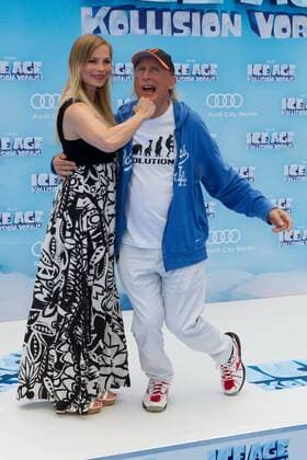 Regina Halmich und Otto Waalkes - Deutschlandpremiere ICA AGE - KOLLISION VORAUS im CINESTAR SONY CENTER in Berlin am 26.06.2016. Deutschlandpremiere ICE AGE - KOLLISION VORAUS