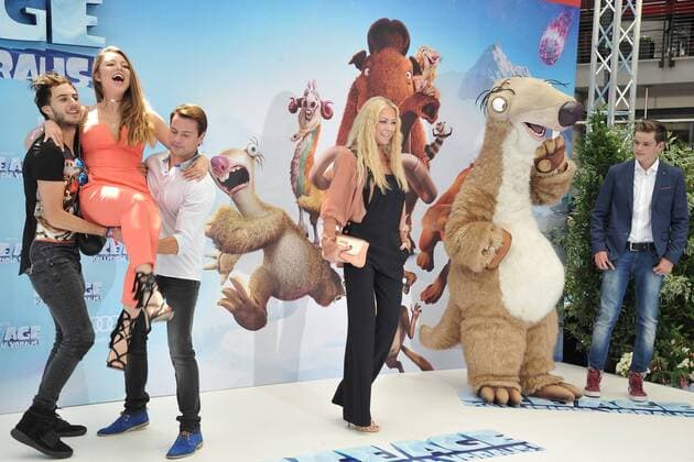 Deutschlandpremiere ICE AGE Kollision Voraus Rocko Stark, Joelina Drews, Marc Aurel Zeeb, Jenny Elvers mit Sohn Paul Jolig und SID Ankunft zur Deutschlandpremiere ICE AGE Kollision Voraus im Cine Star SonyCenter in Berlin 26.06.2016